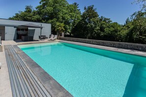 Pool - La Romantique Guest Room with Shared Pool and Air Conditioning (Aigondigné)