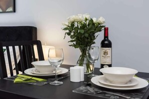 Comfort Studio | Tempat makan