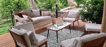 Modern Creole house with swimming pool, garden and sea view (Etang Salé les Hauts)