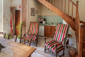 Interior - La Savane Guest Room with Shared Pool and Air Conditioning (Aigondigné)