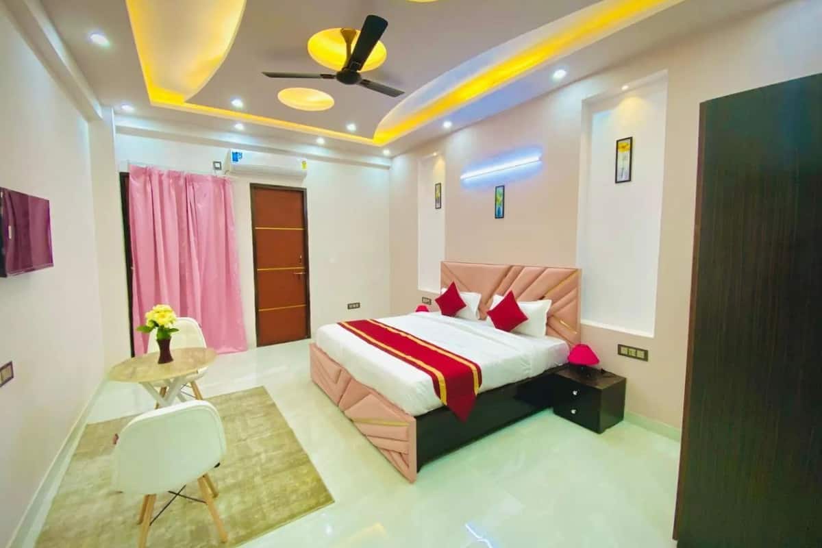 Deluxe Double Room | Desk, laptop workspace, free WiFi