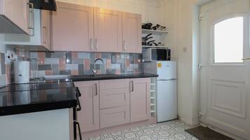 Cookware/dishes/utensils