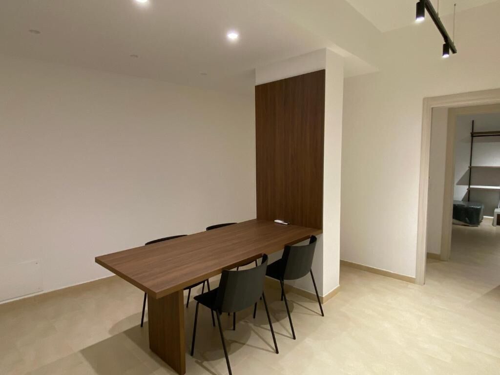 Deluxe-Apartment, Balkon, Stadtblick | Speisen