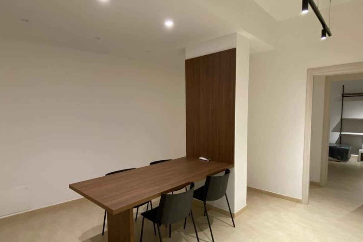 Deluxe-Apartment, Balkon, Stadtblick | Speisen