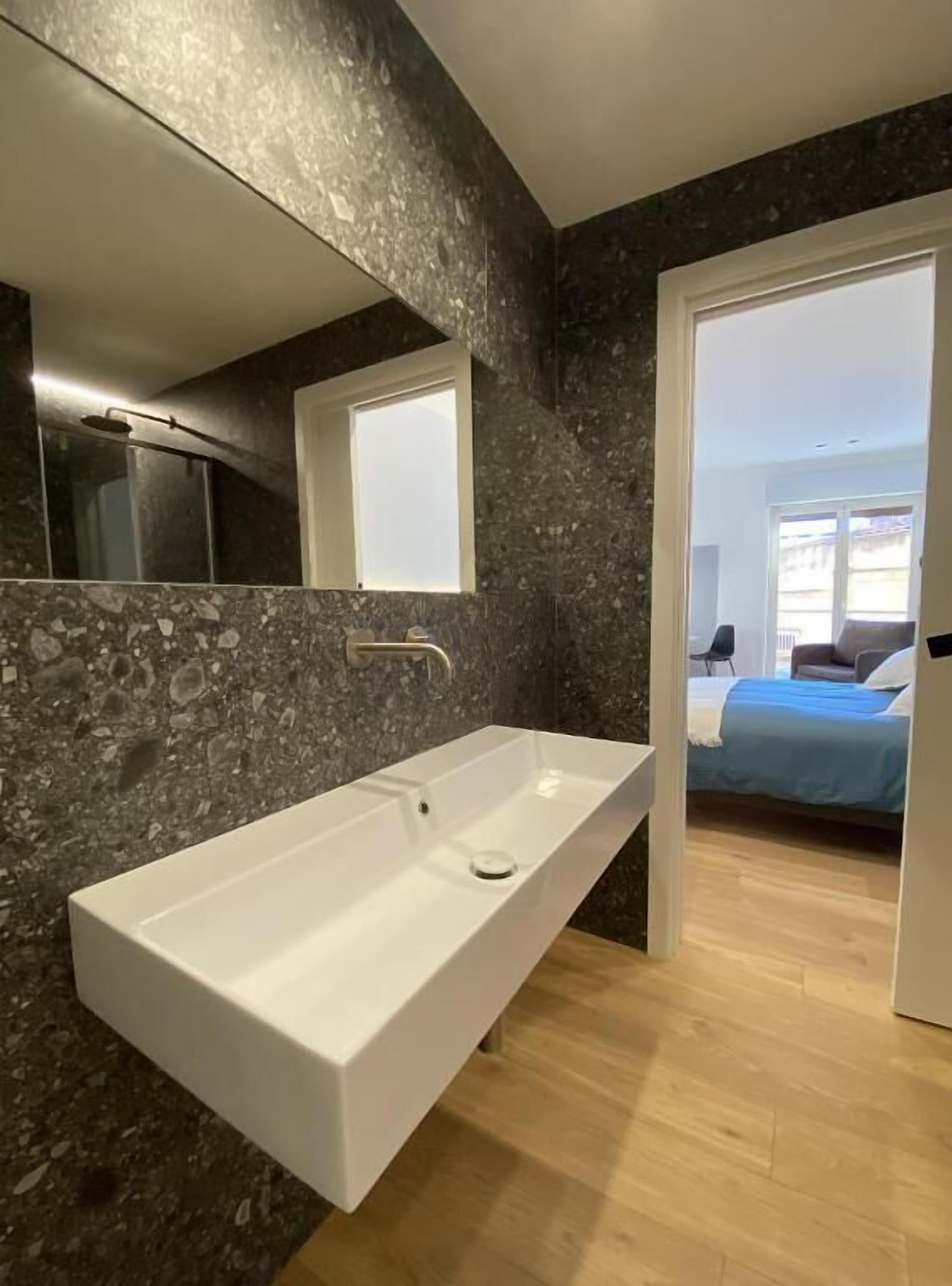 Suite, Balcony, City View | Bathroom