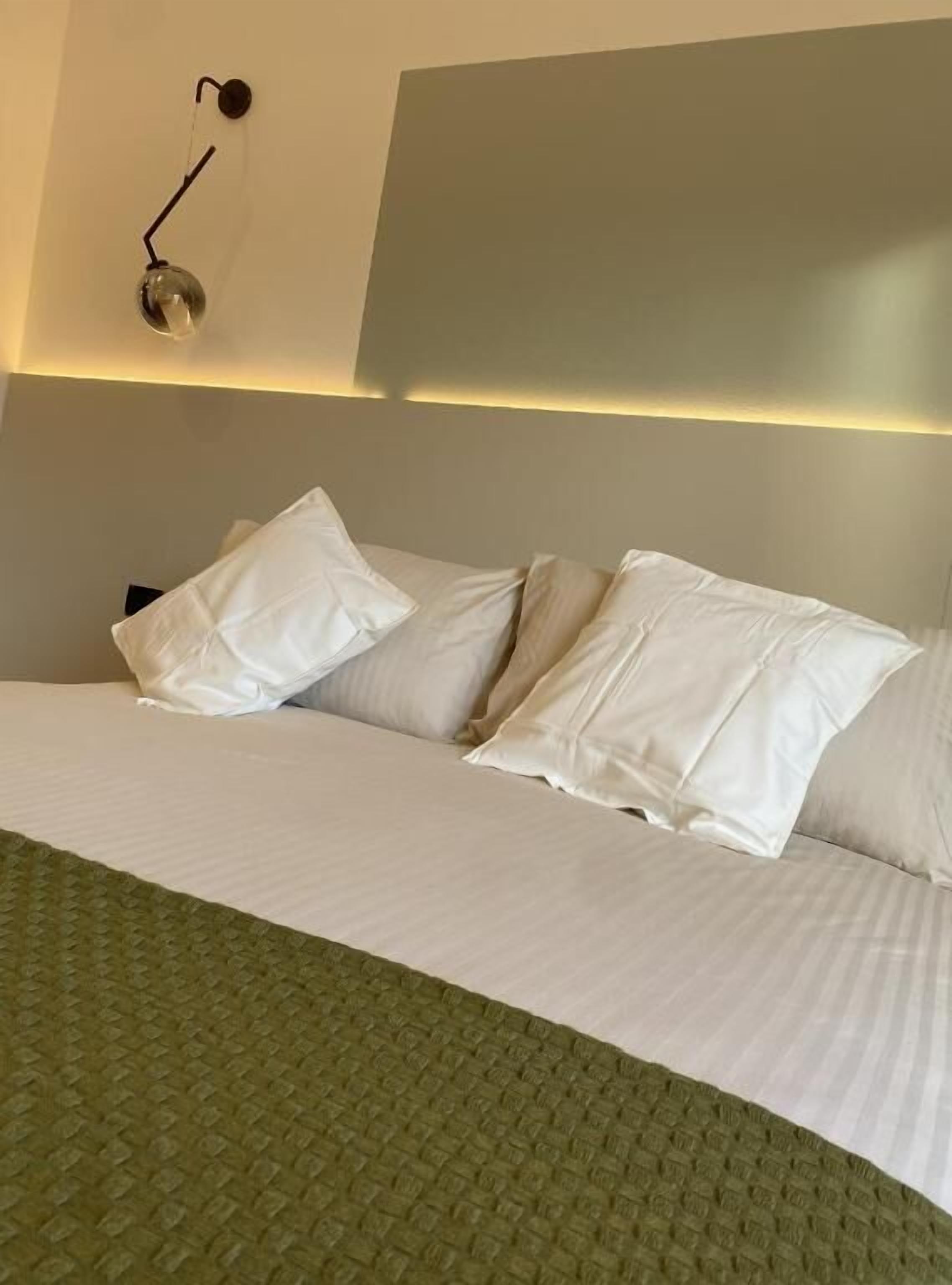 ห้องดับเบิล, ระเบียง, วิวเมือง | Wi-Fi ฟรี