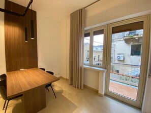 家庭公寓, 陽台, 城市景觀 | 用餐區