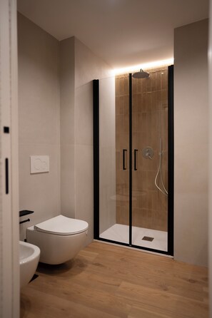 Kahden hengen huone, parveke, kaupunkinäköala