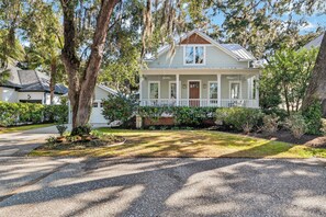 Exterior - 4 bedroom 2.5 bath house in the heart of the Pier/Village area (Saint Simons Island)