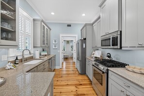 Fridge, microwave, oven, stovetop - 4 bedroom 2.5 bath house in the heart of the Pier/Village area (Saint Simons Island)