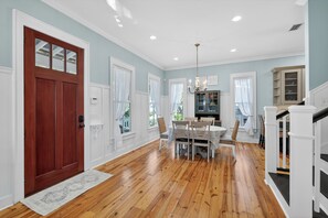 Dining - 4 bedroom 2.5 bath house in the heart of the Pier/Village area (Saint Simons Island)