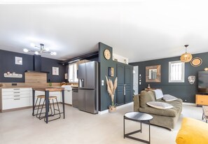 TV - Charming Villa in St Rémy de Provence with Pool (Saint-Rémy-de-Provence)