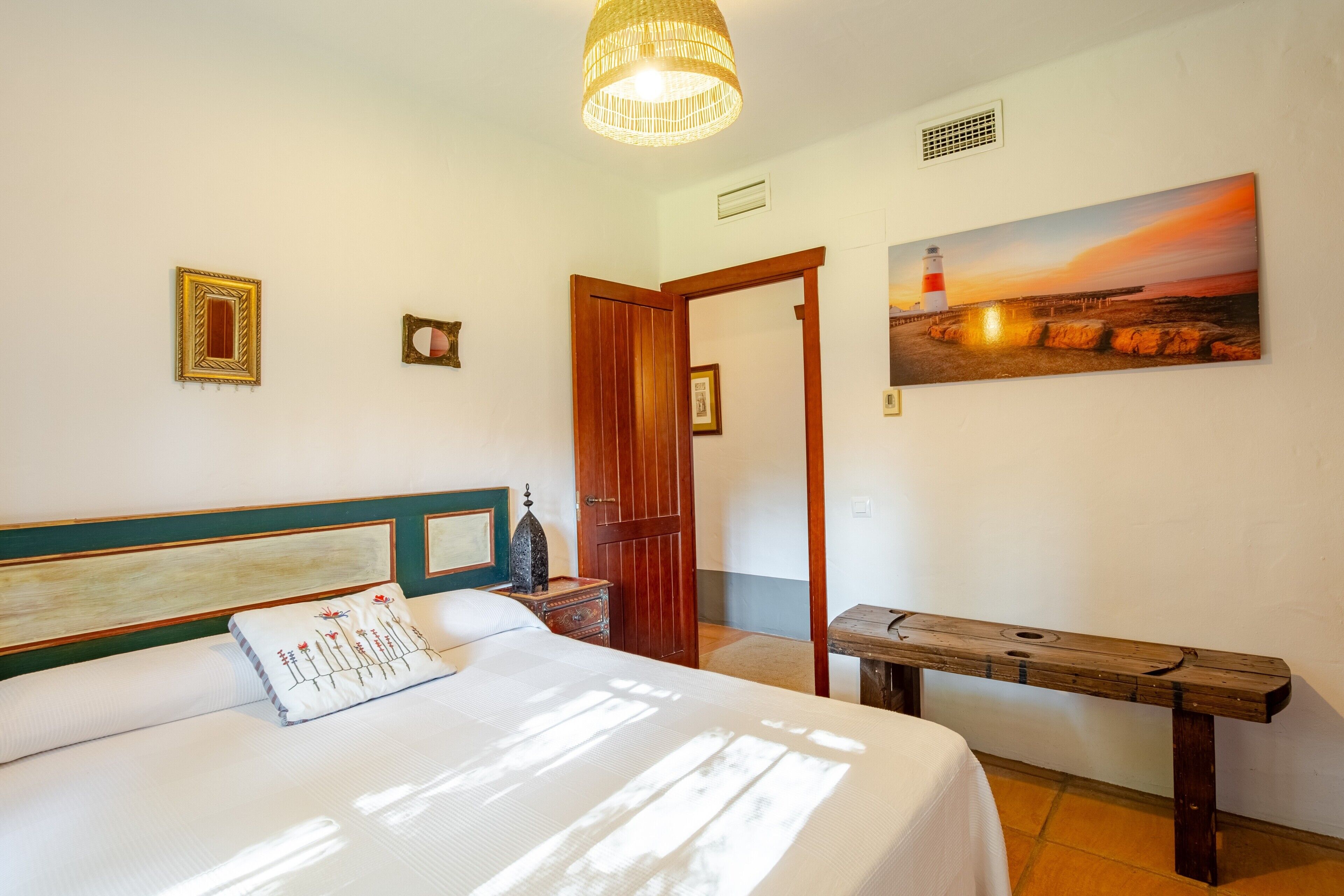 5 slaapkamers, een strijkplank/strijkijzer, wifi, beddengoed