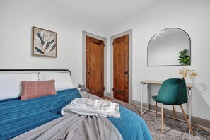 Iron/ironing board, free WiFi, bed sheets