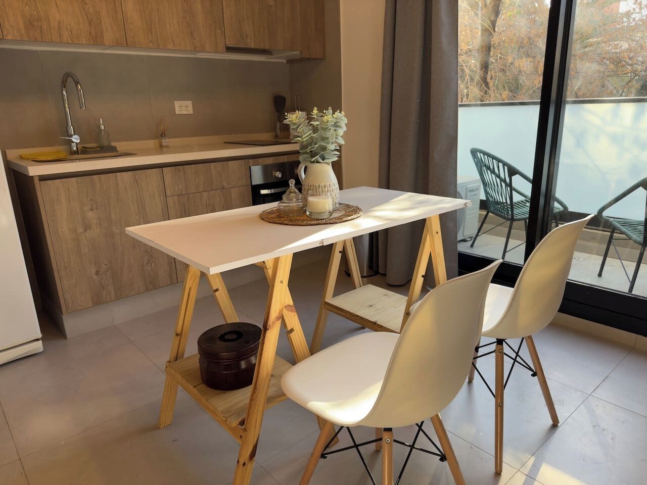 Fridge, microwave, oven, coffee/tea maker