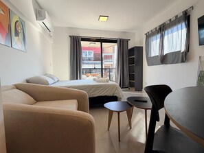Interior - Palermo Portẽnito: A Cosmopolitan Nomad Oasis (Buenos Aires)