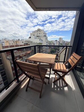 Outdoor dining - Palermo Portẽnito: A Cosmopolitan Nomad Oasis (Buenos Aires)
