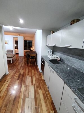Fridge, microwave, oven, stovetop - Palermo Soho getaway. Pool,  sauna and workspace (Buenos Aires)