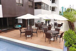 Outdoor dining - Mont Cristo #401 - Beachfront por Carpediem (João Pessoa)