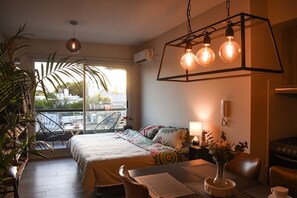1 habitación, tabla de planchar con plancha, wifi y ropa de cama 