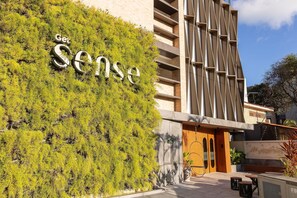 Exterior detail - Get Sense #306 - Feet in the Sand by Carpediem (João Pessoa)