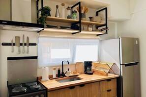 Fridge, microwave, oven, stovetop - Plaza Serrano: Japandi -epicenter nest by airesB&B (Buenos Aires)