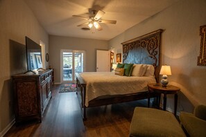 5 habitaciones, escritorio y tabla de planchar con plancha 
