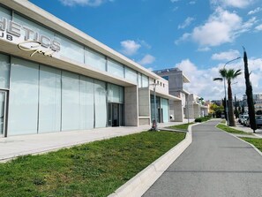Exterior - Luxury 2BR Apt at Elysia Park S6 with Pools, Gym & Spa - Center Paphos (Pafos)