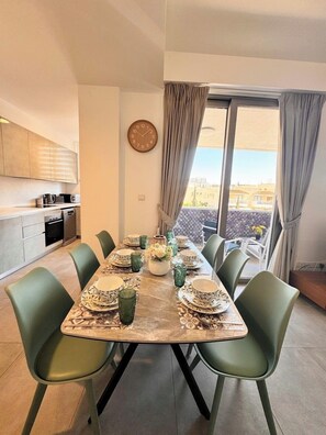 Dining - Luxury 2BR Apt at Elysia Park S6 with Pools, Gym & Spa - Center Paphos (Pafos)