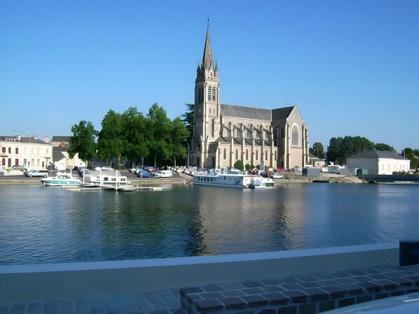 Unclassified image, 1 of 17, button