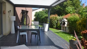 屋外ダイニングエリア