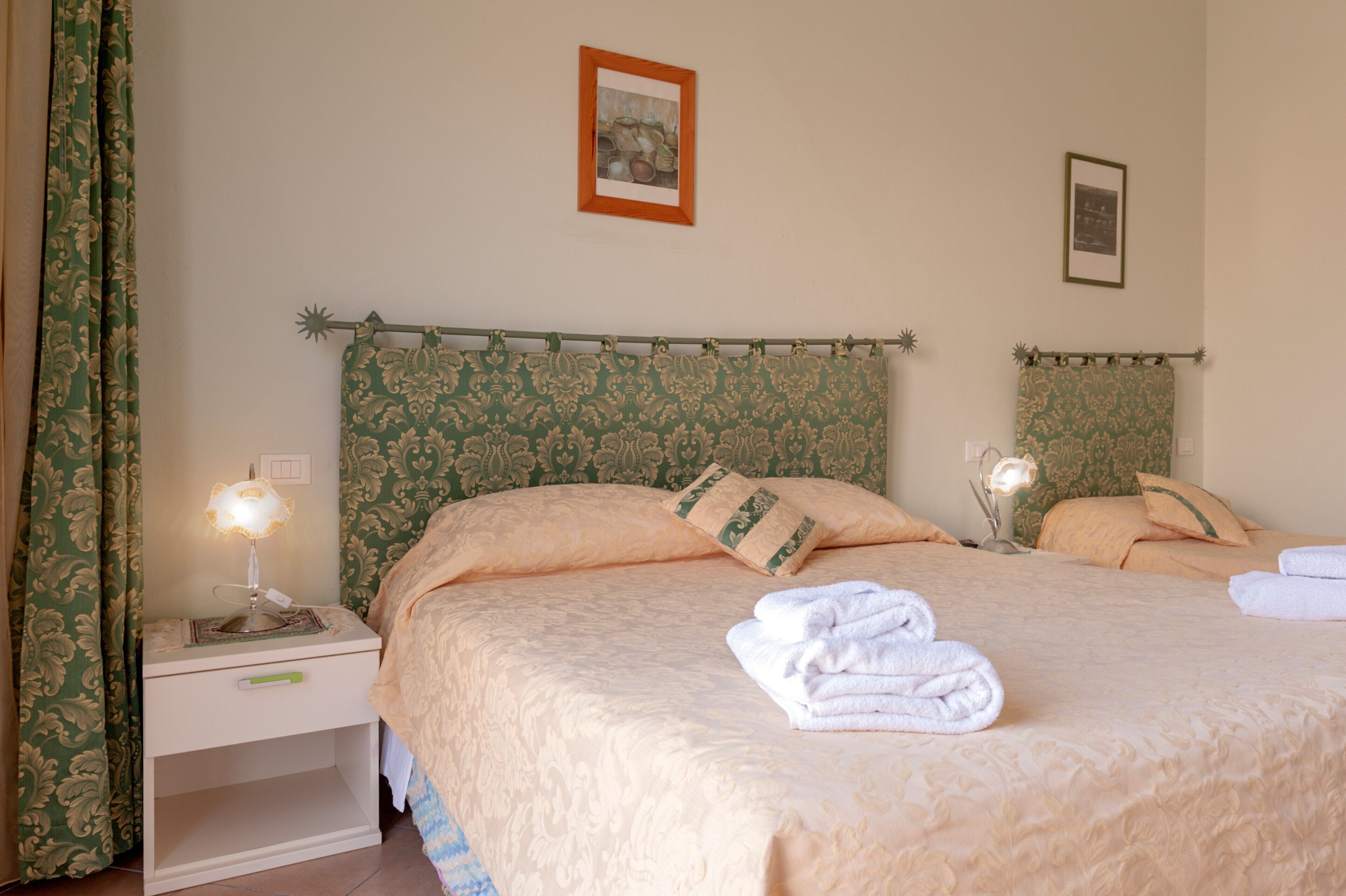 2 bedrooms, WiFi, bed sheets