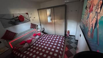 1 habitación, tabla de planchar con plancha, wifi y ropa de cama