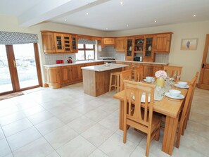 Dining - TIGH MARIE, family friendly in Lettermullen, County Galway (Unknown)