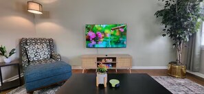 Interior - 2BR Near Sherman College & Shops (Boiling Springs)