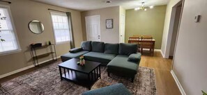 Living area - 2BR Near Sherman College & Shops (Boiling Springs)