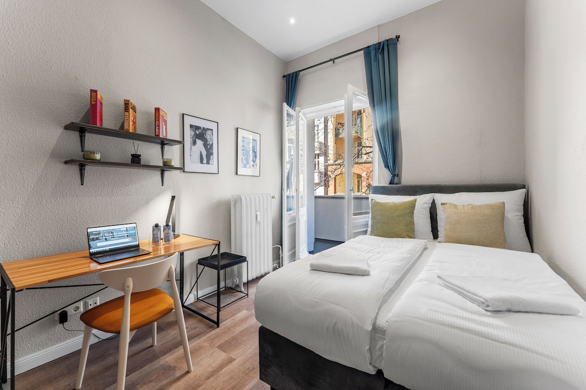 Standard Studio, 1 Queen Bed, Balcony, City View