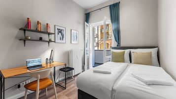 Estúdio standard, 1 cama Queen, sacada, vista para a cidade | Escrivaninha, espaço de trabalho para notebook