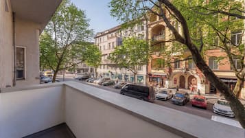 Standard Studio, 1 Queen Bed, Balcony, City View | Terrace/patio