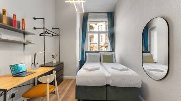 Standard Studio, 1 Queen Bed | Desk, laptop workspace, iron/ironing board, free WiFi