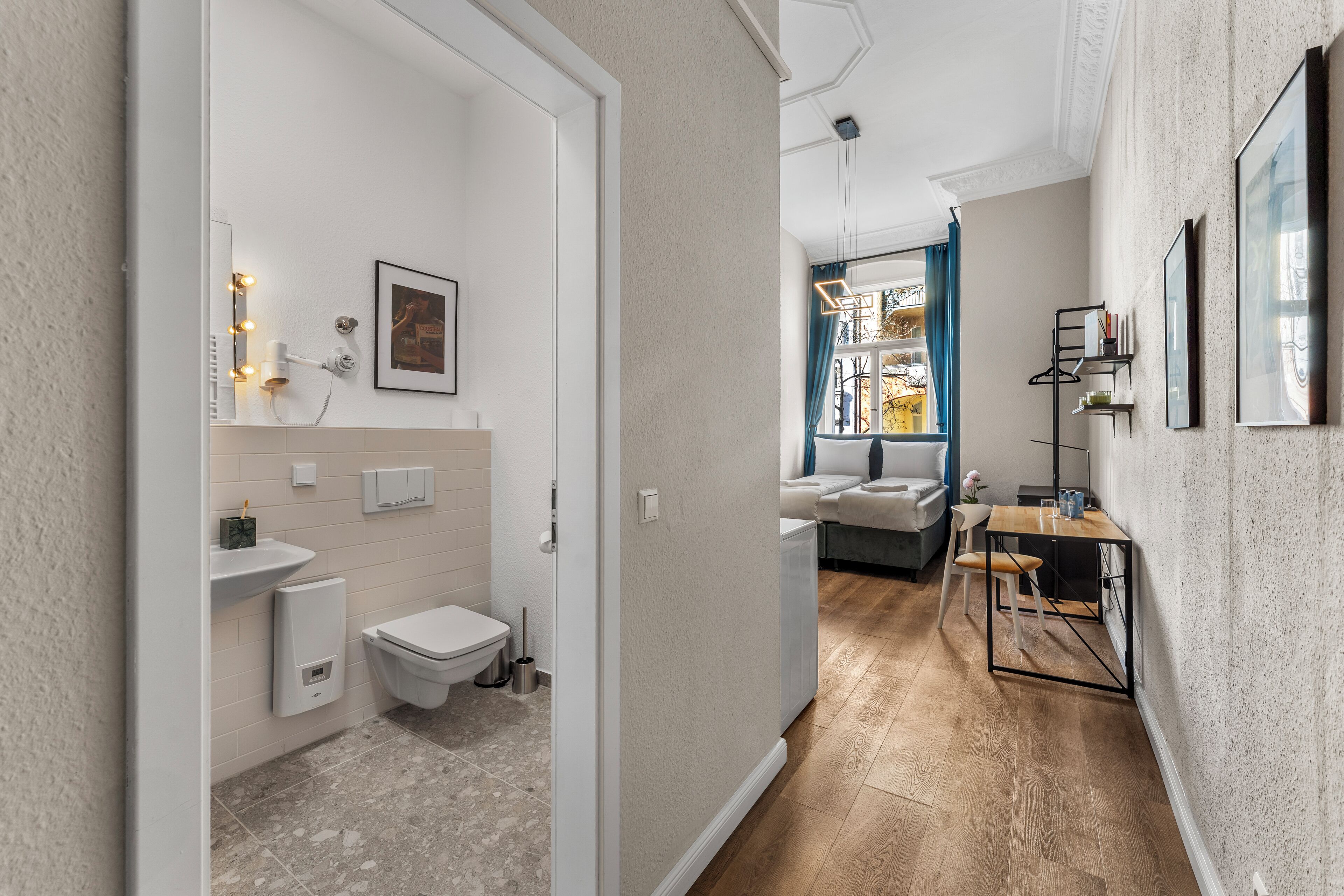 Standard Studio, 1 King Bed | Bathroom | Shower, hair dryer, towels, soap