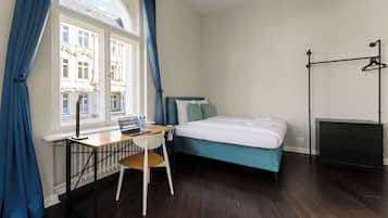 Standard Studio, 1 King Bed, Non Smoking, Ensuite