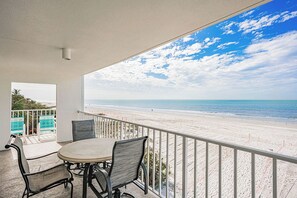 Outdoor dining - Holiday Villas 210 - Gulf Front Corner Condo (Indian Shores)