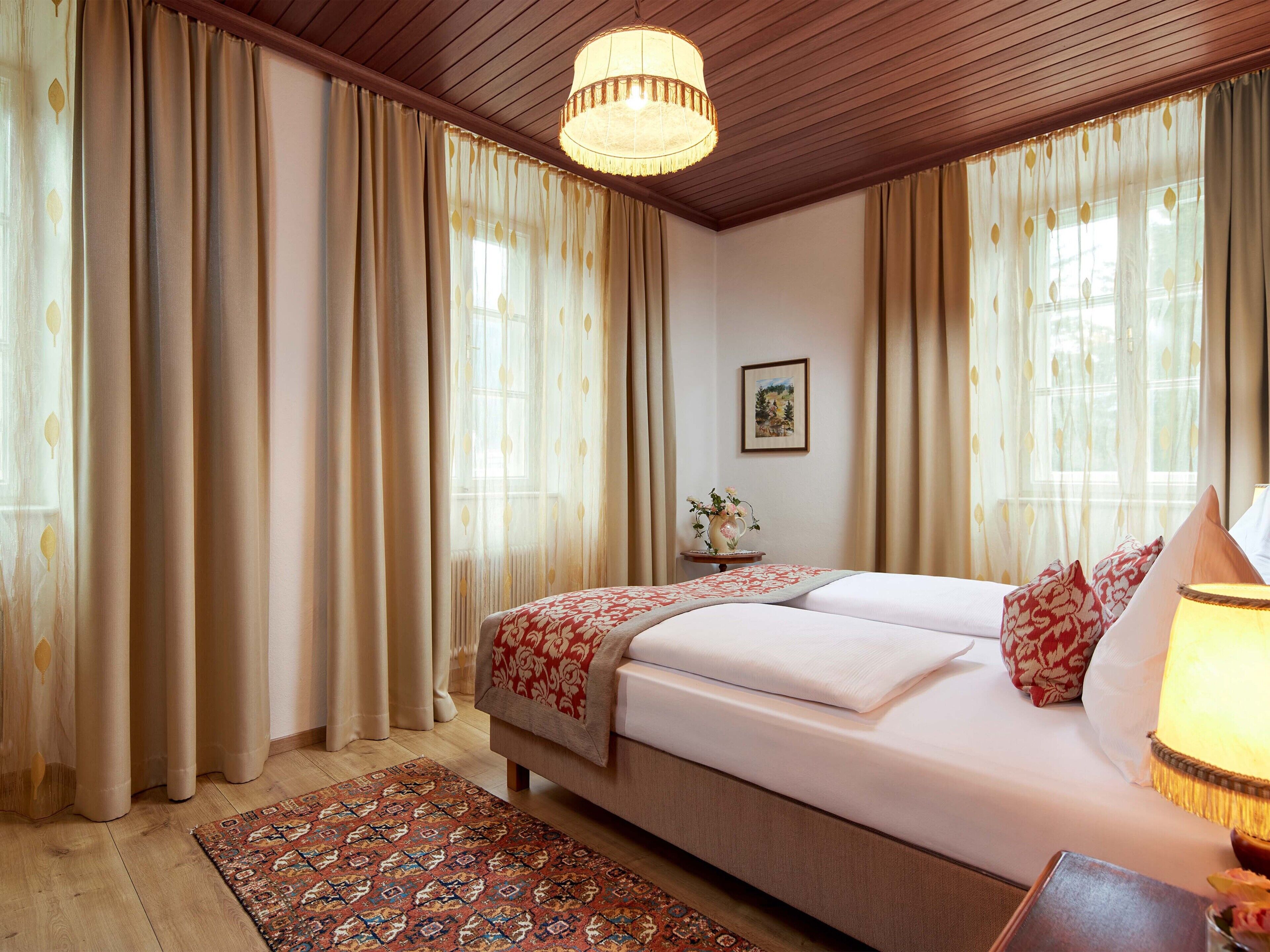 Caja de seguridad en la habitación, cortinas blackout y wifi gratis 