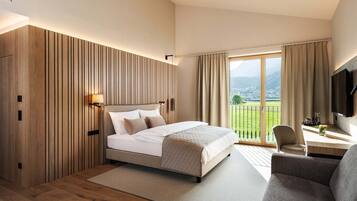 Suite, Balcony, Garden View | In-room safe, blackout curtains, free WiFi