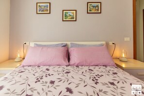 Iron/ironing board, travel cot - PURPLE HOUSE by Design Studio (Colico)