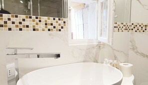 Shower, free toiletries, hair dryer, towels - Appartamento Ca’De la Madonna by Ca-Sa Check (Venezia)