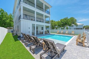 Outdoor pool, a heated pool - Reefwood - Sleeps 21 - 2 Blocks to the Beach! (Destin)