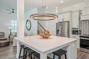 Fridge, microwave, oven, stovetop - Reefwood - Sleeps 21 - 2 Blocks to the Beach! (Destin)