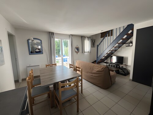 Charmante maison avec piscine partagée, terrasse privée et jardin privé